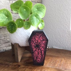 ☠️🧛🏻‍♀️ Hand painted decorative coffin